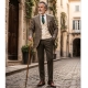 Eleganckaa drewniana laska z mosiężnymi okuciami i głową lwa
